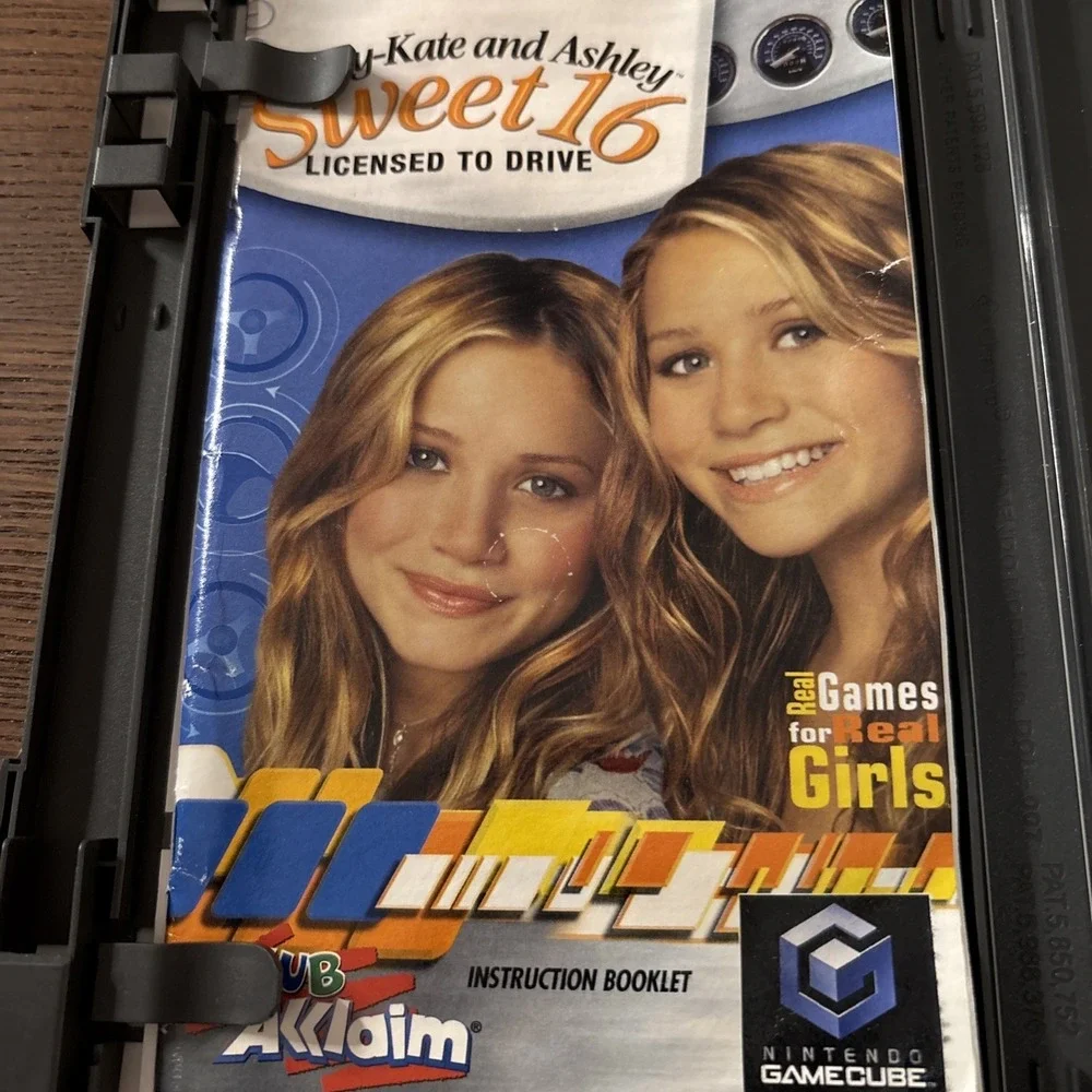 Nintendo Mary-Kate and Ashley Sweet 16 GameCube Game Good Olsen Twins Mini Games